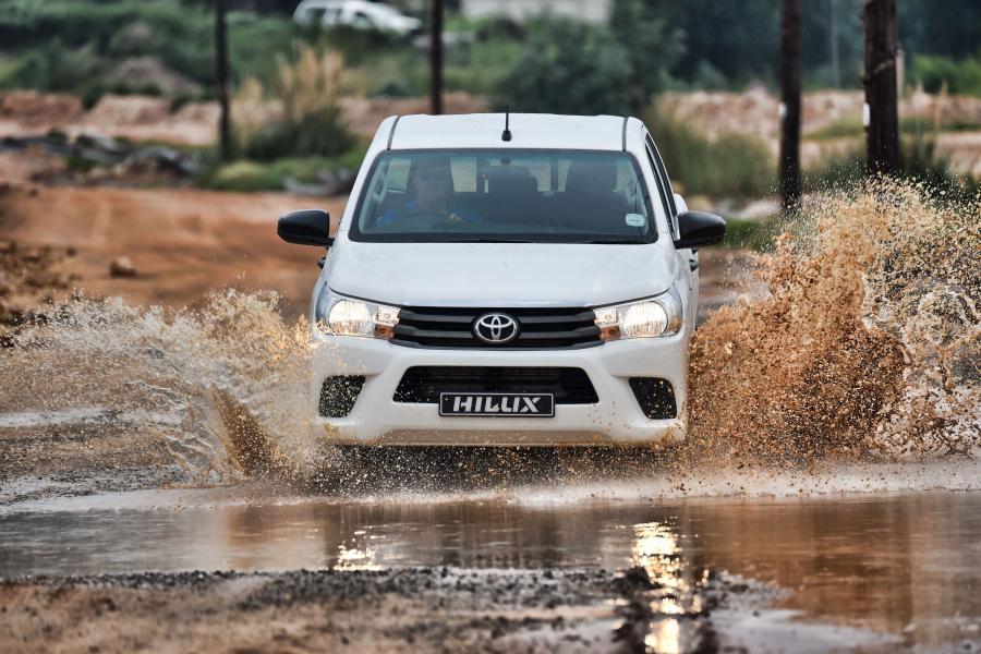  Toyota Hilux 4x4 SRX Double Cab 2016 года  (ZA) (фото 15 из 35)
